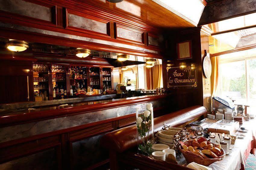 Le Flamboyant Hotel Анси Екстериор снимка